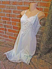 Amazing Lace Vintage Nylon Vanity Fair Slip Bust 36